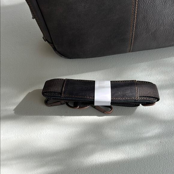 Kenneth Cole Reaction Men’s Brown Genuine Leather Laptop 16" Bag Messenger - Picture 11 of 14